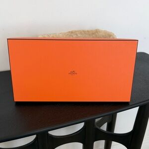 Hermès Signature Orange Gift Box